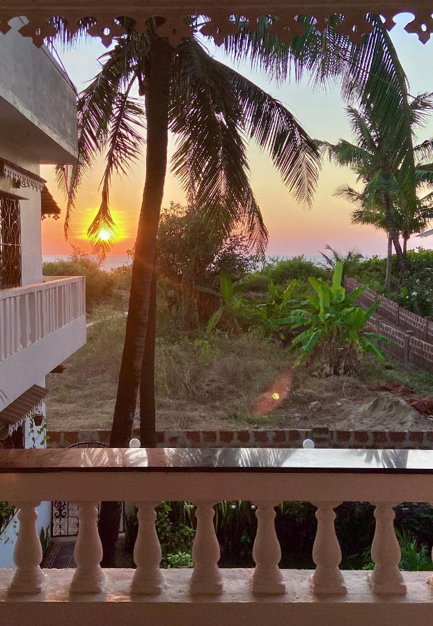 Shanu'S Seaside Inn - A Family-Run Guesthouse Just 100 Metres From Candolim Beach 외부 사진